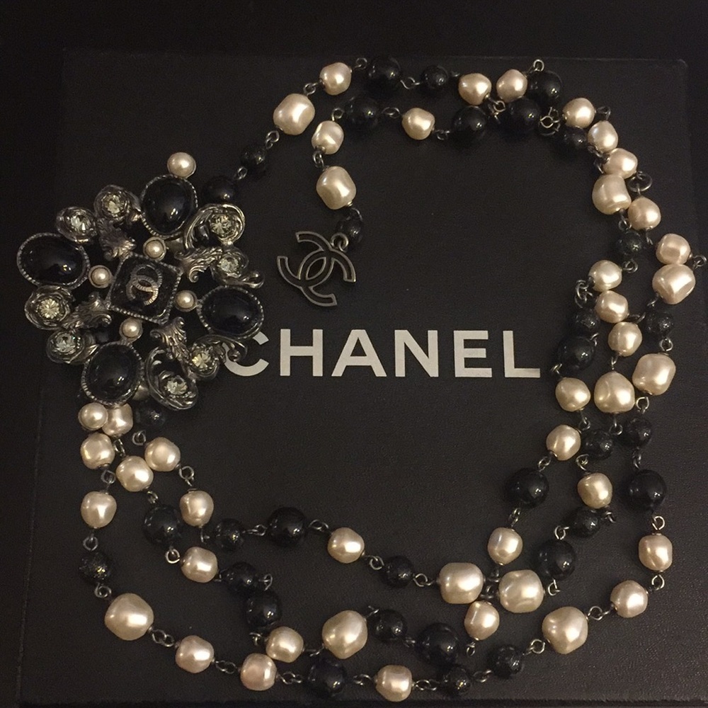 Chanel gorgeous Pearl & Pendant Belt/Necklace